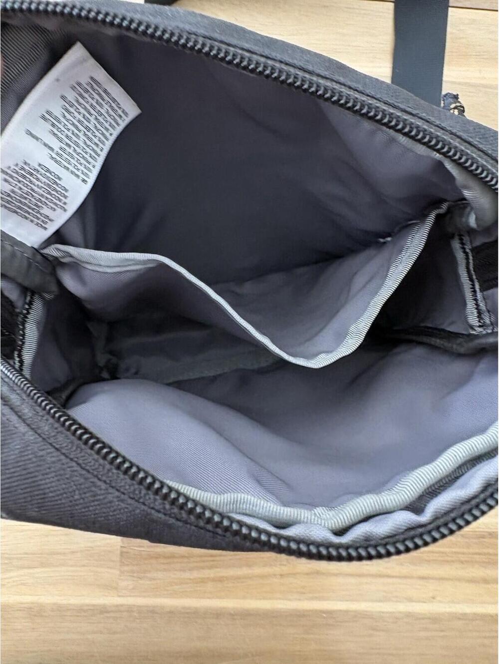 The North Face Unisex Crossbody Bag in Black Heather - Picture 4 of 8
